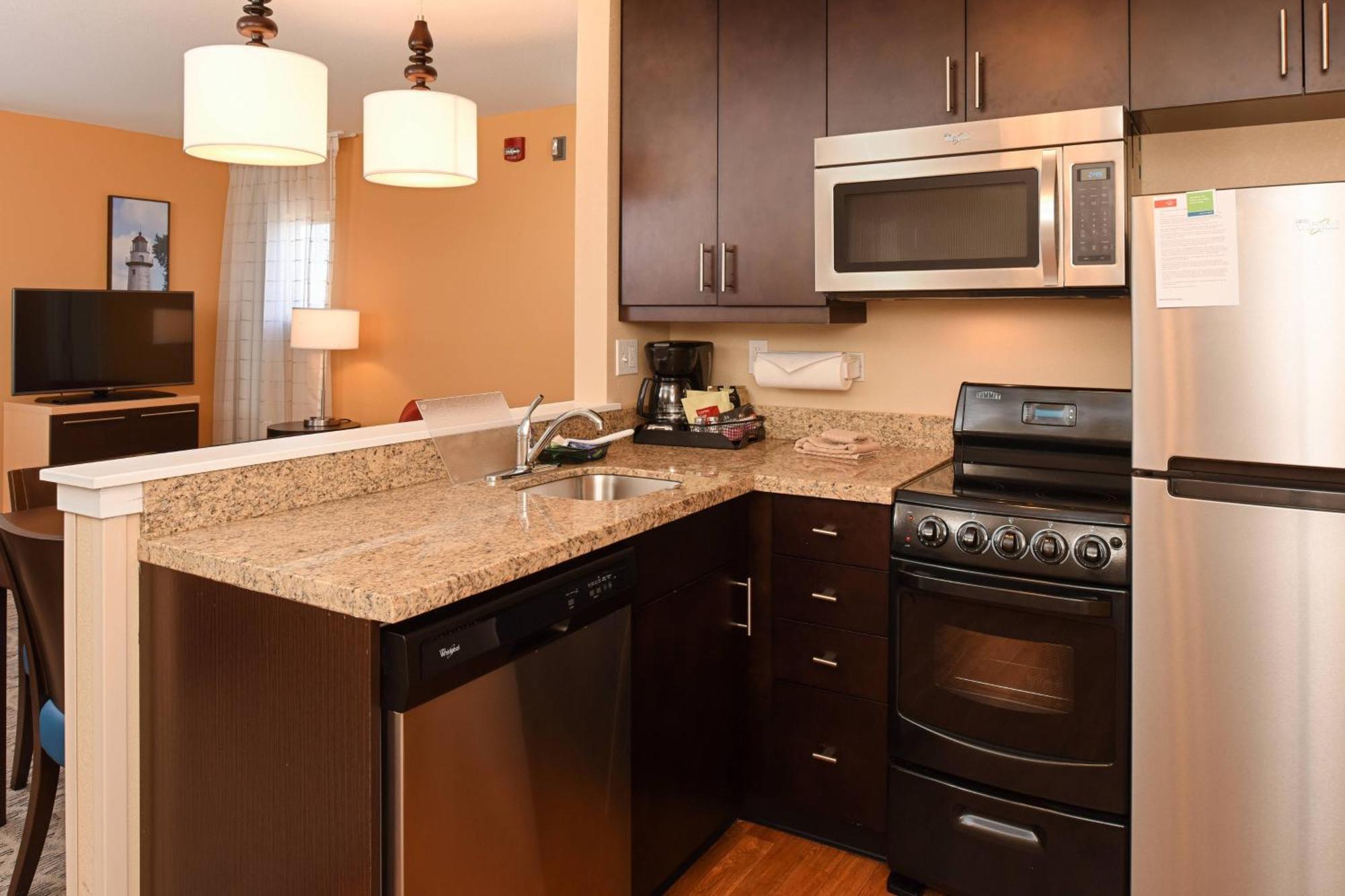 Towneplace By Marriott Suites Detroit Auburn Hills Exterior photo