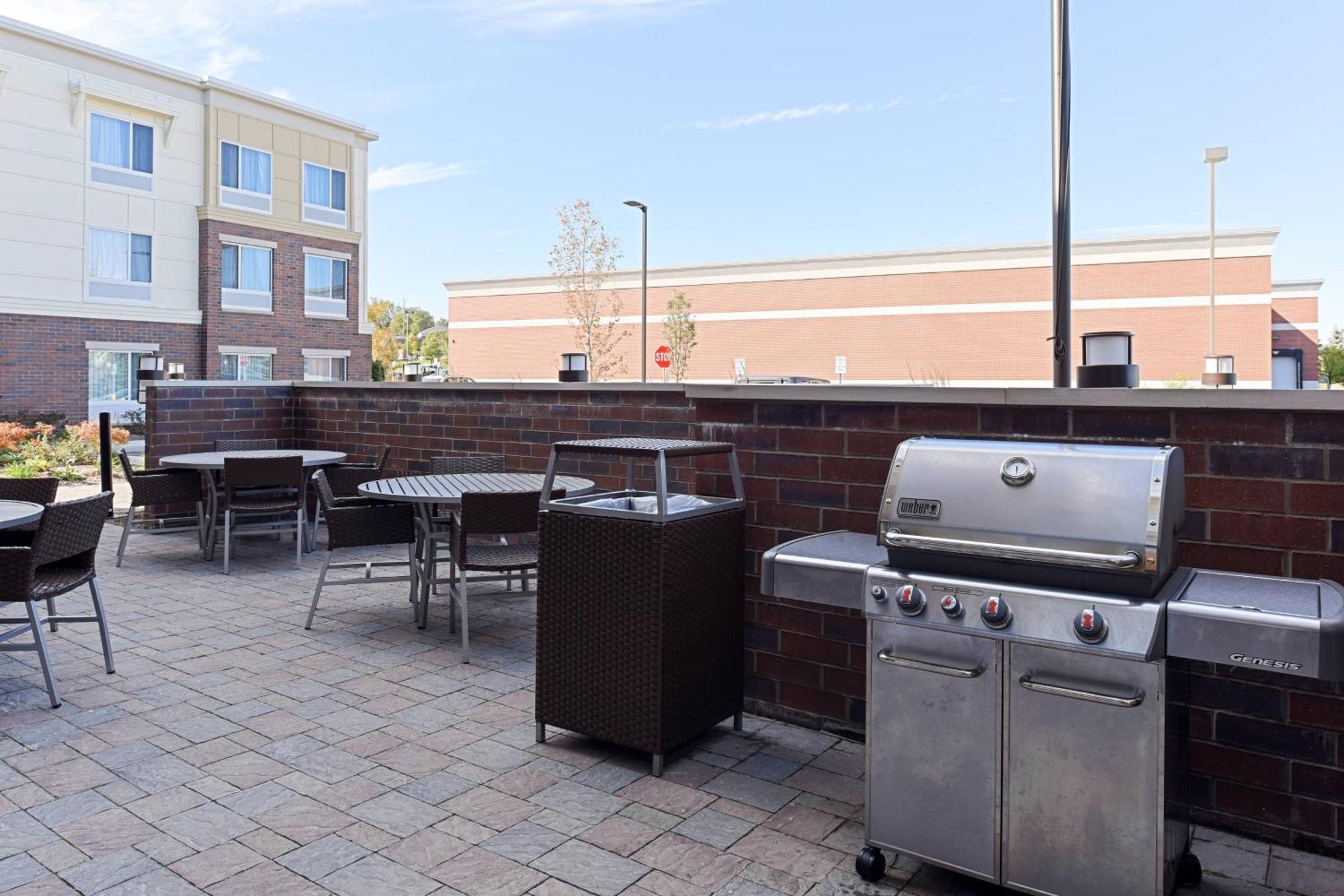 Towneplace By Marriott Suites Detroit Auburn Hills Exterior photo